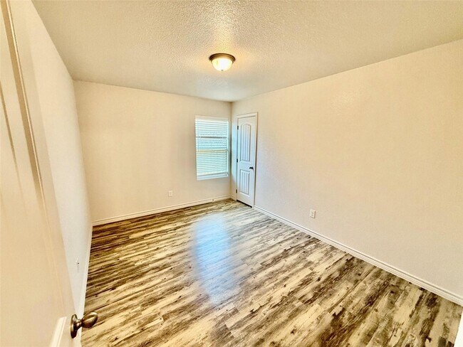 Building Photo - 209 Dolphin Dr