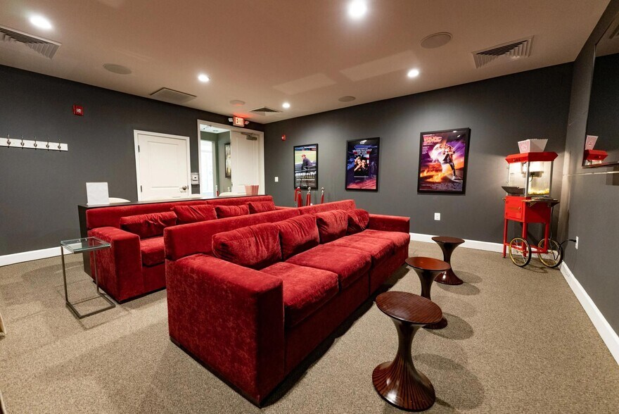 Building Photo - 909 Mansion Dr