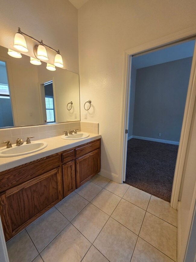 Building Photo - Beautiful & Spacious home!