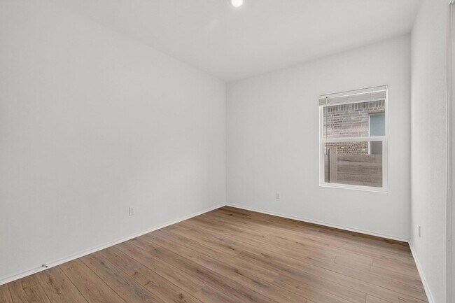 Building Photo - 941 Legends Ln