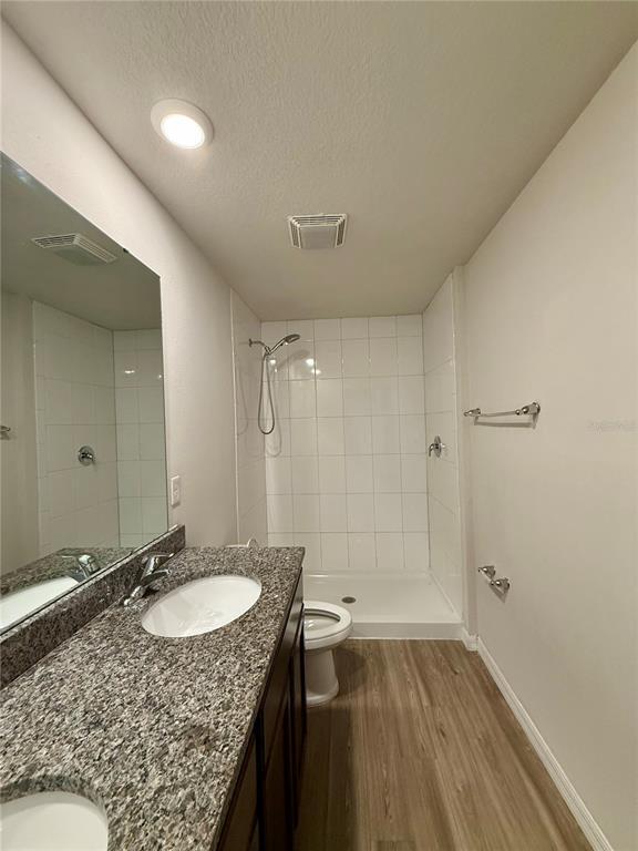 Building Photo - 14 Serene Pl