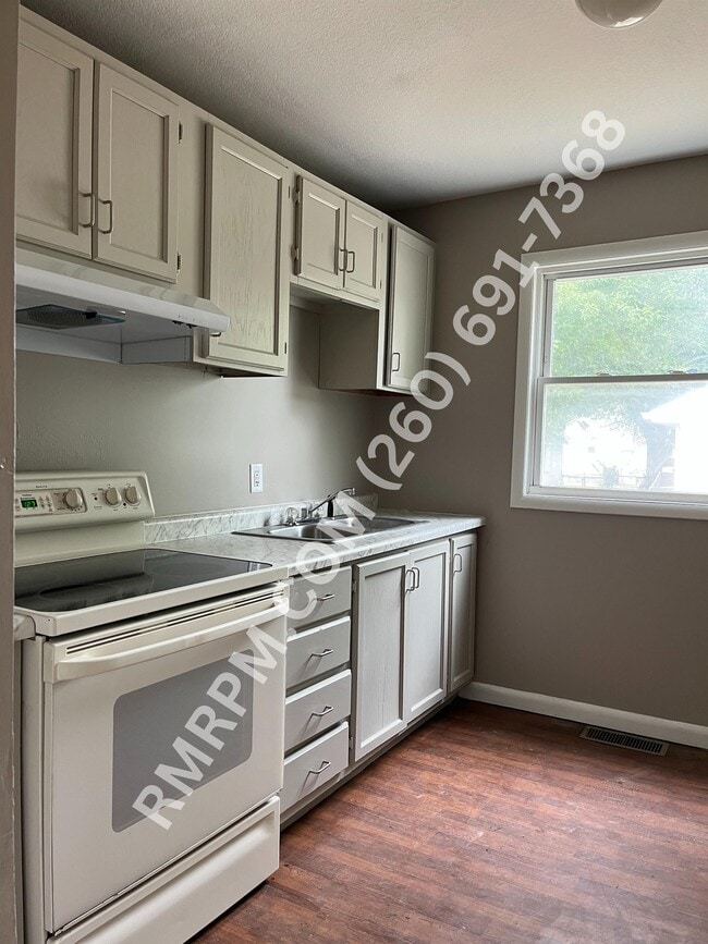 Building Photo - 1220 Fairview Ave