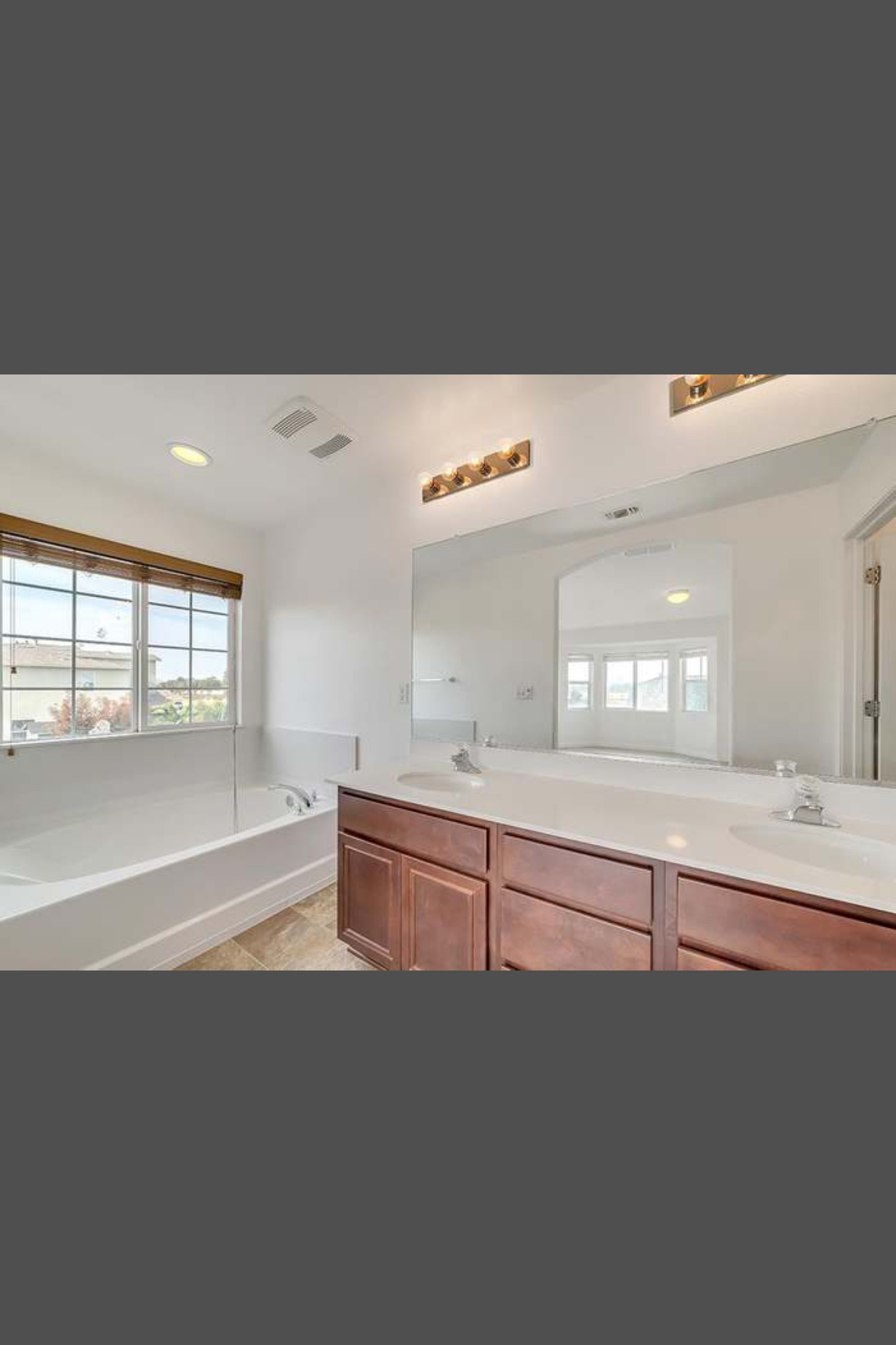 Building Photo - 13721 Santa Lucia Dr