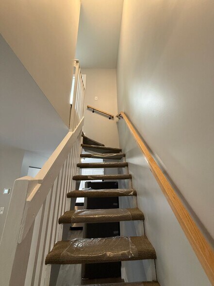 Building Photo - 744 W Gordon Ter