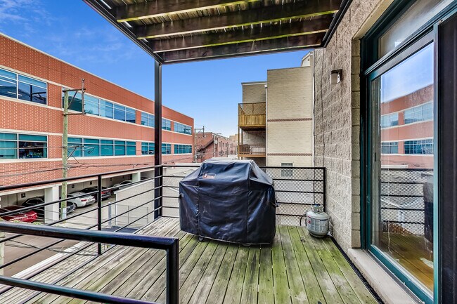 Building Photo - 1330 W Fletcher St