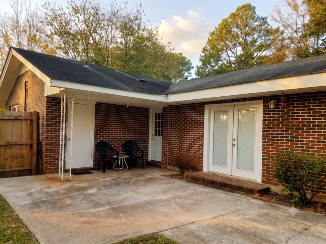 Building Photo - 933 Karen Rd