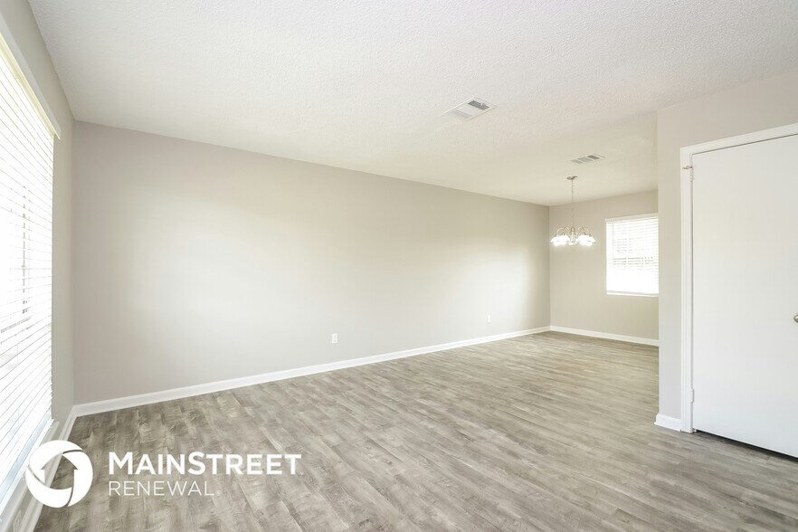 Building Photo - 541 Closhire Ln
