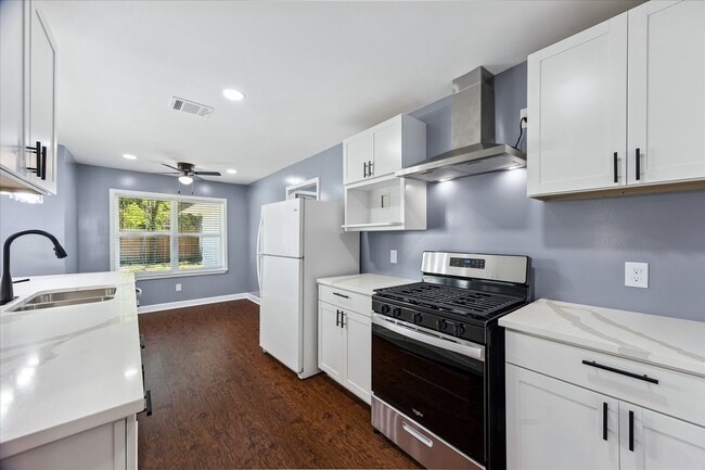 Building Photo - 8519 Hatton St