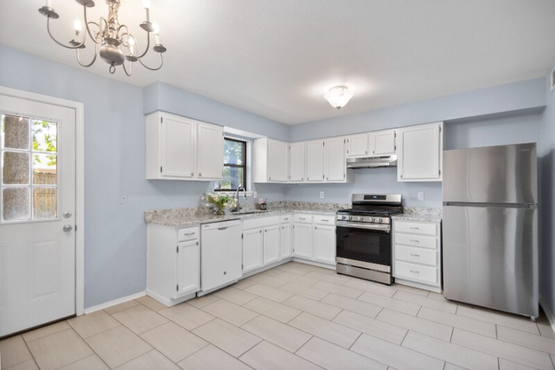 Building Photo - 3320 Henson Pl