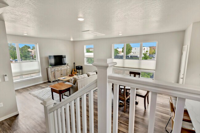 Building Photo - 3537 N Prospect Ln