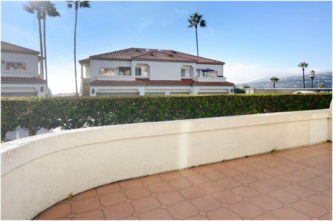 Building Photo - Tennis Villas 2 Bedroom Condo!