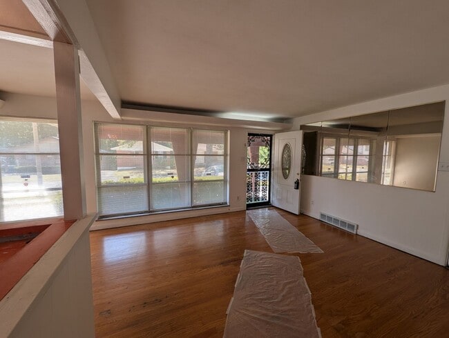 Building Photo - Kenwood Charmer - Section 8 Friendly