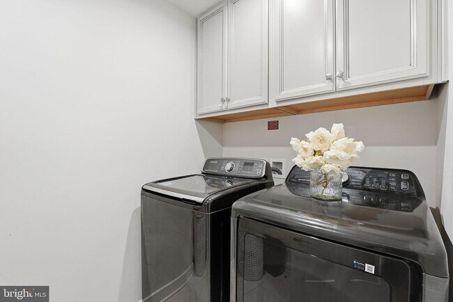 Building Photo - 11190 Wheeler Ridge Dr