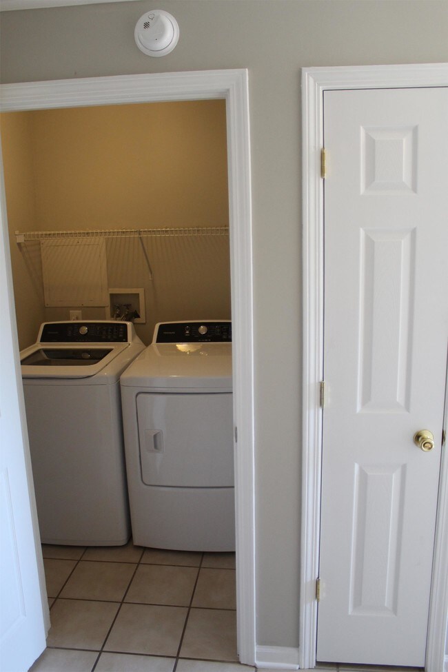 Building Photo - 7638 Emory Cove Way