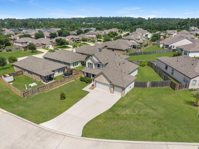 Building Photo - 1740 Cindy Ln