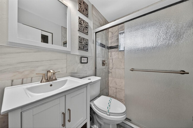 Building Photo - 305 NE 15th St