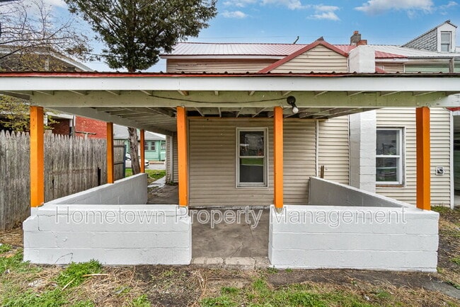 Building Photo - 606 North St