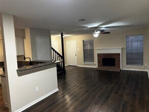Building Photo - 2211 S Kirkwood Rd