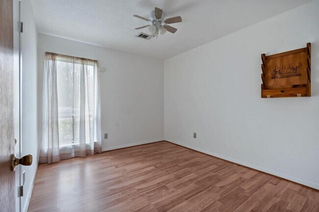 Building Photo - 1124 Helen Dr