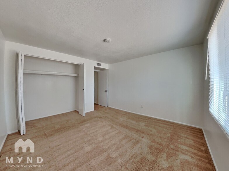Building Photo - 6033 W Vernon Ave