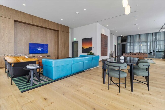 Building Photo - 11 NE 6th St