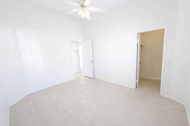 Building Photo - 78715 Naples Dr
