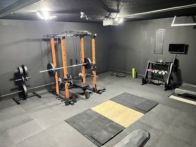 Building Photo - 628 Amhearst Row