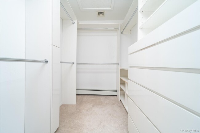 Building Photo - 143 Round Hill Rd