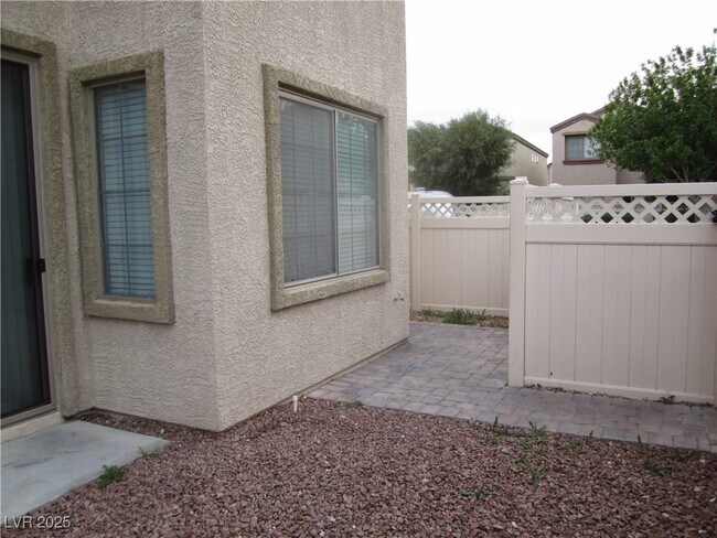 Building Photo - 620 White Shark Ct