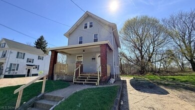 Building Photo - 1432 League St