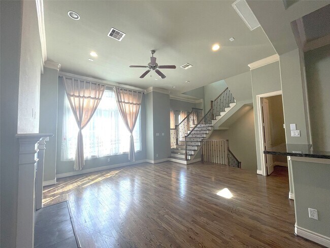 Building Photo - 3138 Pemberton Walk