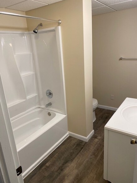 Building Photo - 2930 Arboretum Cir NW