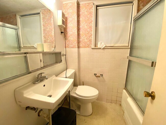 Building Photo - 5 Bedroom by NDSU!!