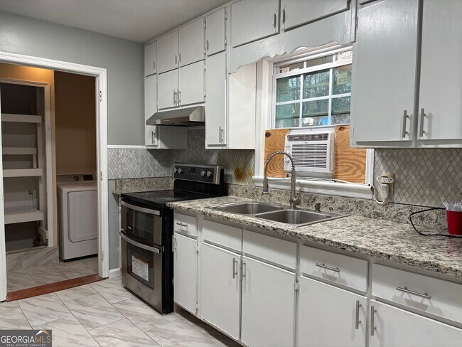 Building Photo - 979 Cone Rd