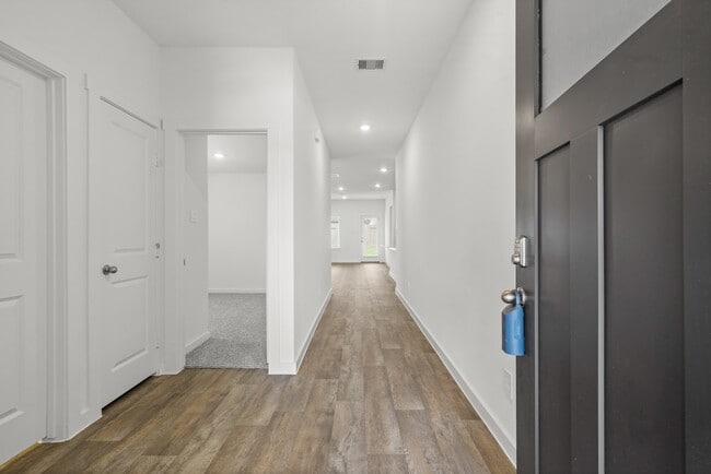 Building Photo - 1706 Stelvio Pass Dr.