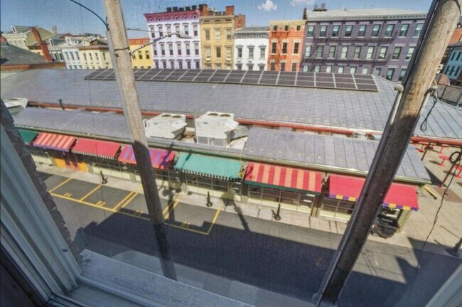 Building Photo - 107 W Elder St