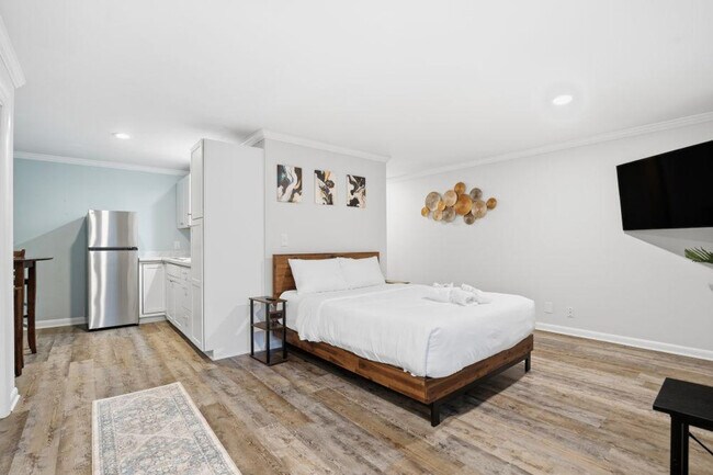 Building Photo - 7417 Shadowlake Dr