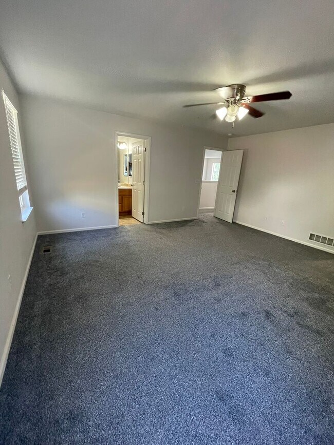 Building Photo - Wonderful Home w/ Breathtaking Mountain View! AVAILABLE 7/5