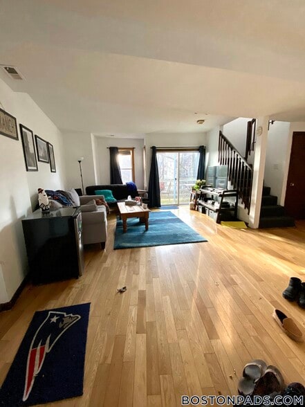 Building Photo - 89 Sheridan St