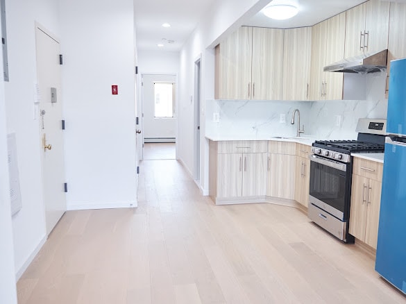 Building Photo - 39-56 58th St