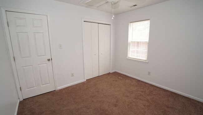 Building Photo - 301 Scranton Ct