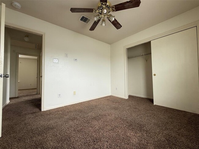 Building Photo - 946 Blanchard Hill Ln