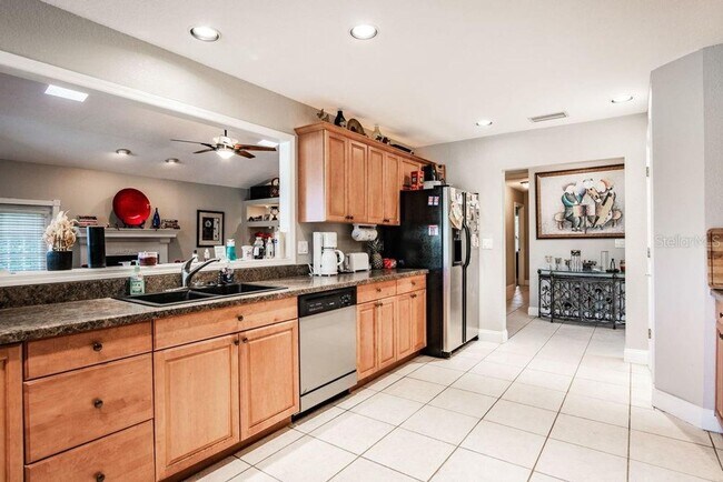 Building Photo - 3 bedroom 3 bath executive home in Imperia...