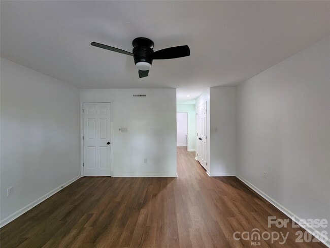 Building Photo - 5721 Dockside Dr