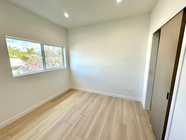 Building Photo - 3-Bedroom, 3-Bath Townhome in Prime North Hollywood Location