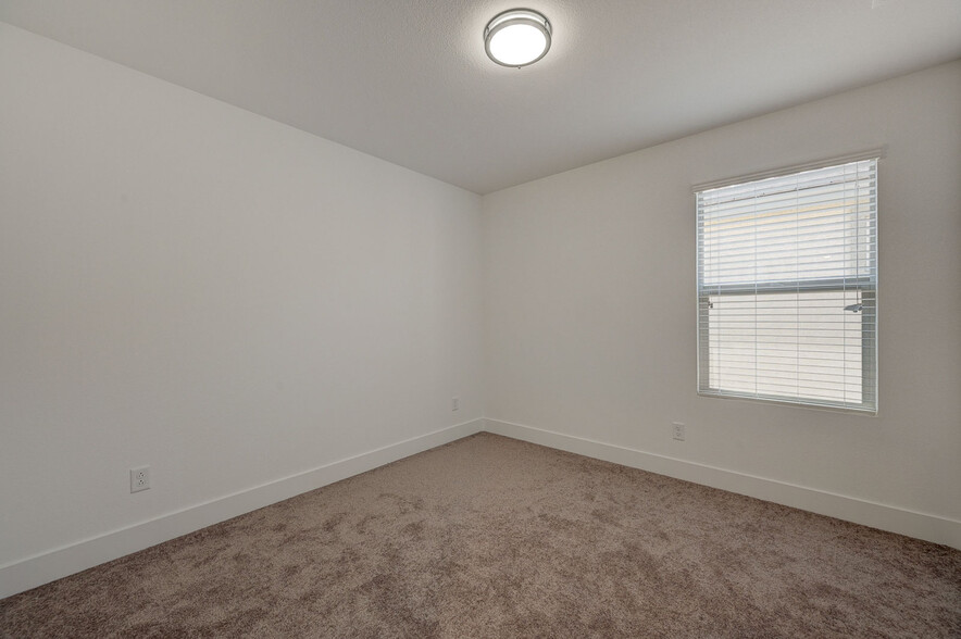 Building Photo - 5927 W Frias Ave