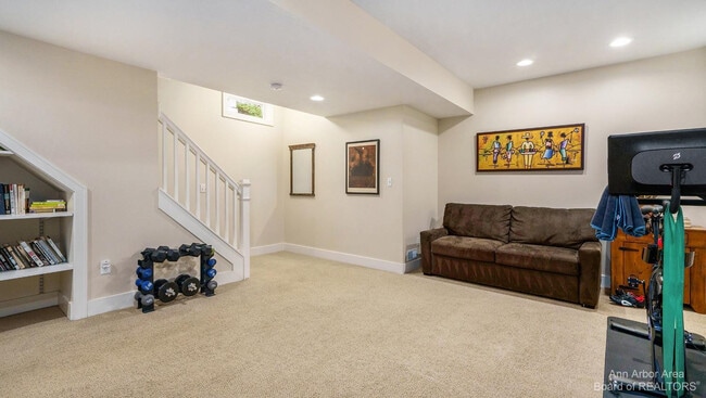 Building Photo - 203 W Summit St