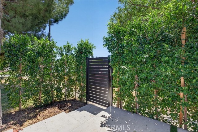 Building Photo - 10804 Paso Robles Ave