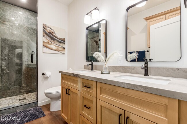 Building Photo - 12005 N Panorama Dr