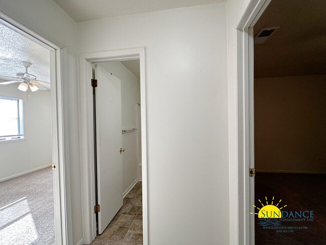 Building Photo - Great 2 Bedroom Townhouse in Fort Walton!